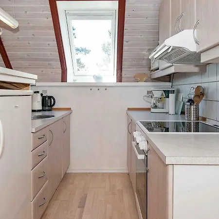 Tatil Evi Three-bedroom Holiday In Dyrvik *