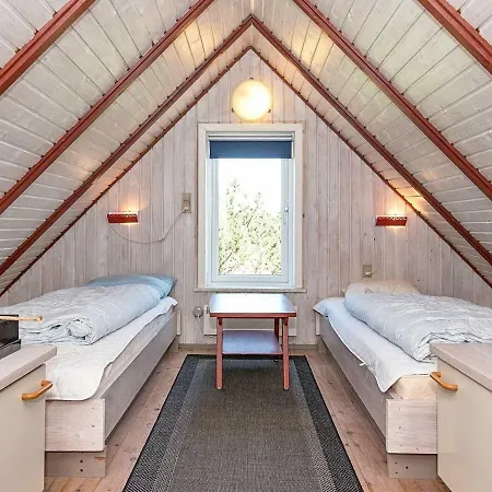 Three-bedroom Holiday In Dyrvik Tatil Evi