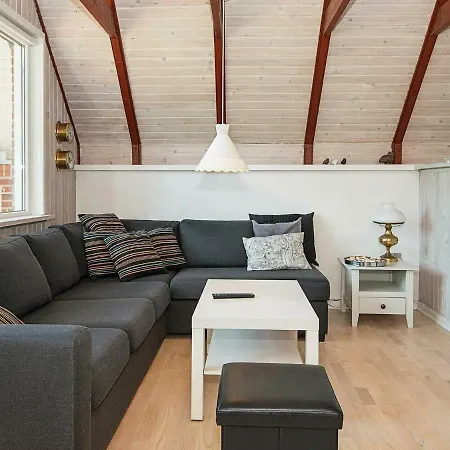 Three-bedroom Holiday In Dyrvik Tatil Evi