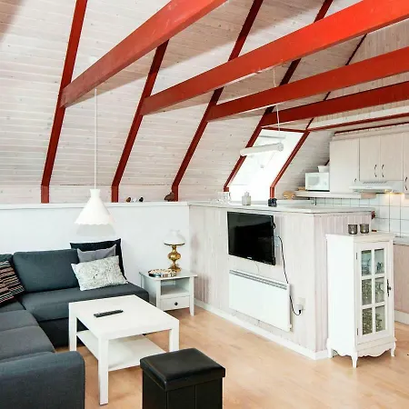 Three-bedroom Holiday In Dyrvik Tatil Evi